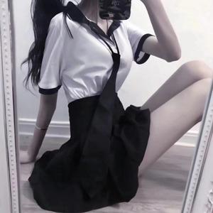 男人边吃奶边挵进去呻吟免费
