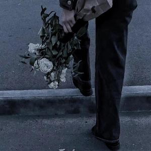 男人边吃奶边挵进去呻吟免费
